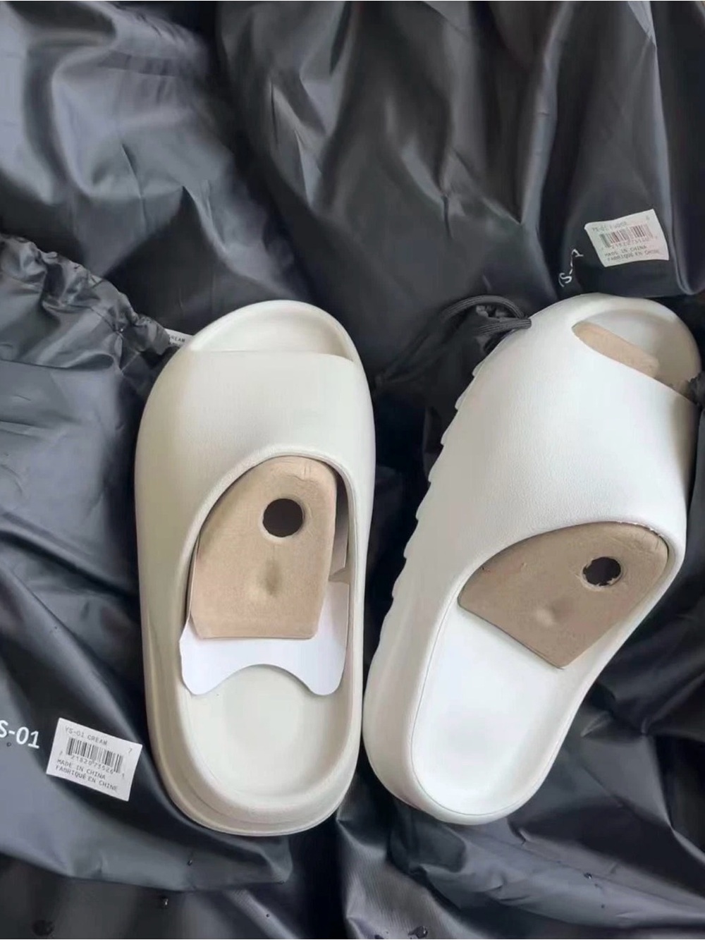 Yeezy YS-01 slip on slides men’s size 10 new in bag cream color